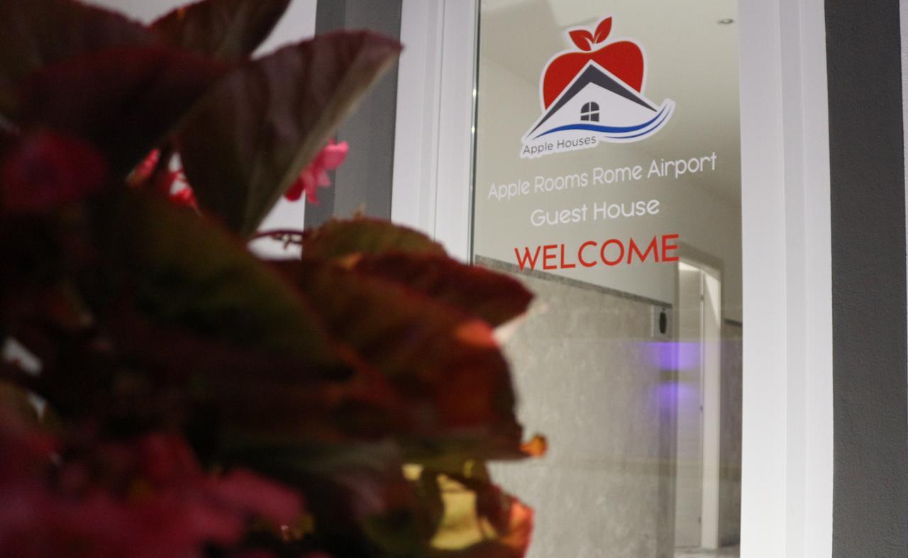 Apple Rooms Rome Airport Φιουμιτσίνο Εξωτερικό φωτογραφία The entrance to the airport's guest house