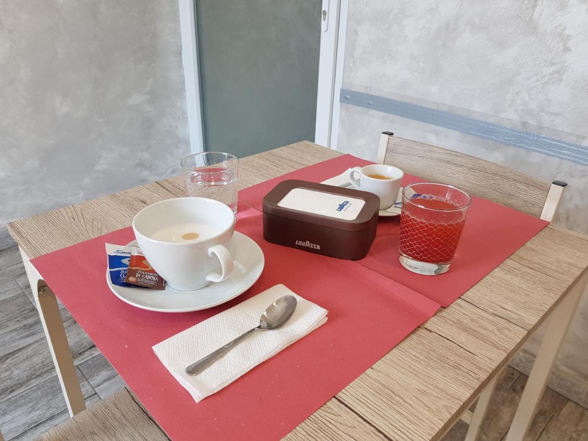 Apple Rooms Rome Airport Φιουμιτσίνο Εξωτερικό φωτογραφία A typical Italian breakfast