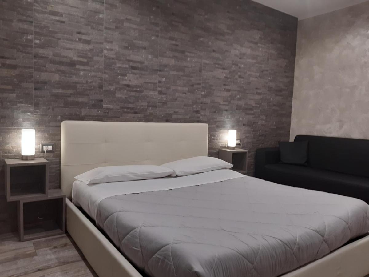 Apple Rooms Rome Airport Φιουμιτσίνο Εξωτερικό φωτογραφία A bedroom