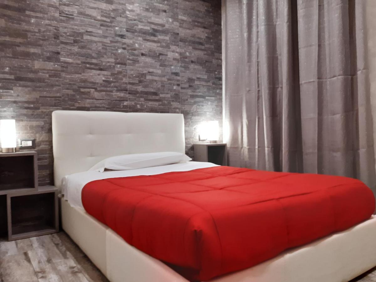 Apple Rooms Rome Airport Φιουμιτσίνο Εξωτερικό φωτογραφία A bed with a duvet