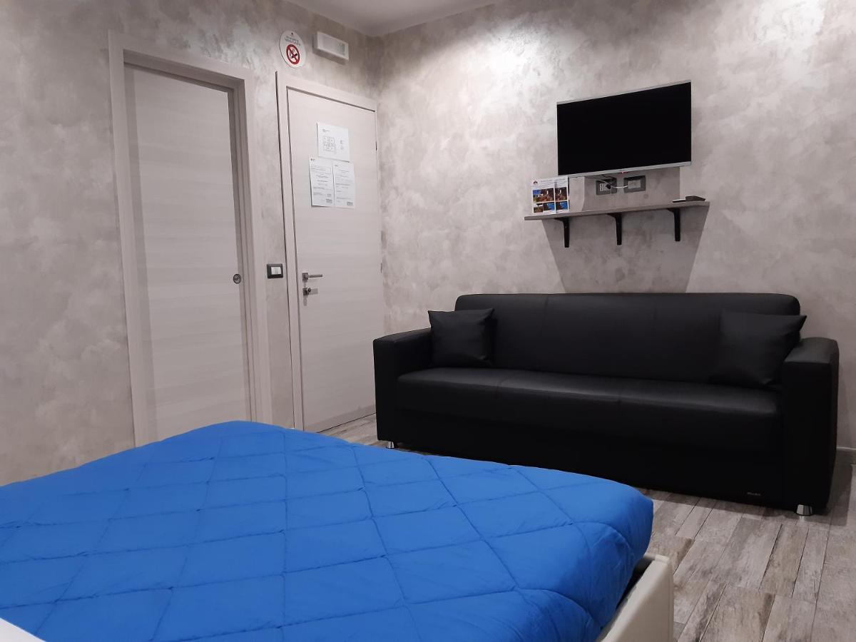 Apple Rooms Rome Airport Φιουμιτσίνο Εξωτερικό φωτογραφία A room at the station